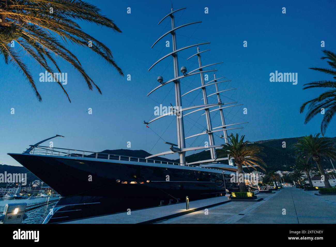 Tivat City, Montenegro - 18. Dezember 2023 Segelyacht Black Pearl, eine der größten Segelyachten. Hochwertige Fotos Stockfoto