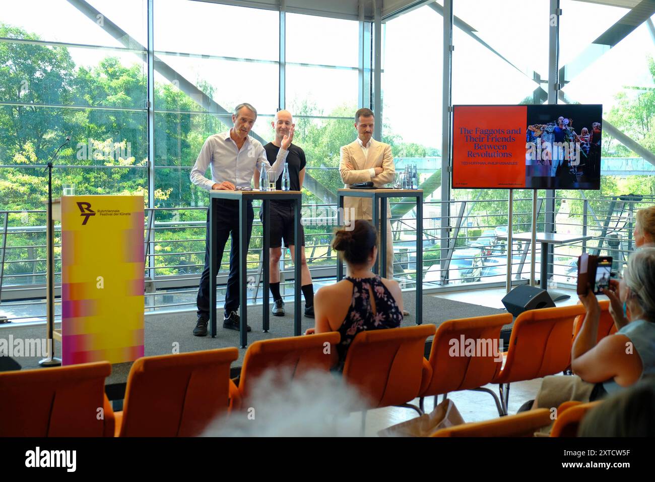 DEU, Deutschland, Nordrhein-Westfalen, Ruhrgebiet, Bochum, 13.08.2024: Intendant Ivo Van Hove, Komponist Philip Venables und Programmdirektor Krystian Stockfoto