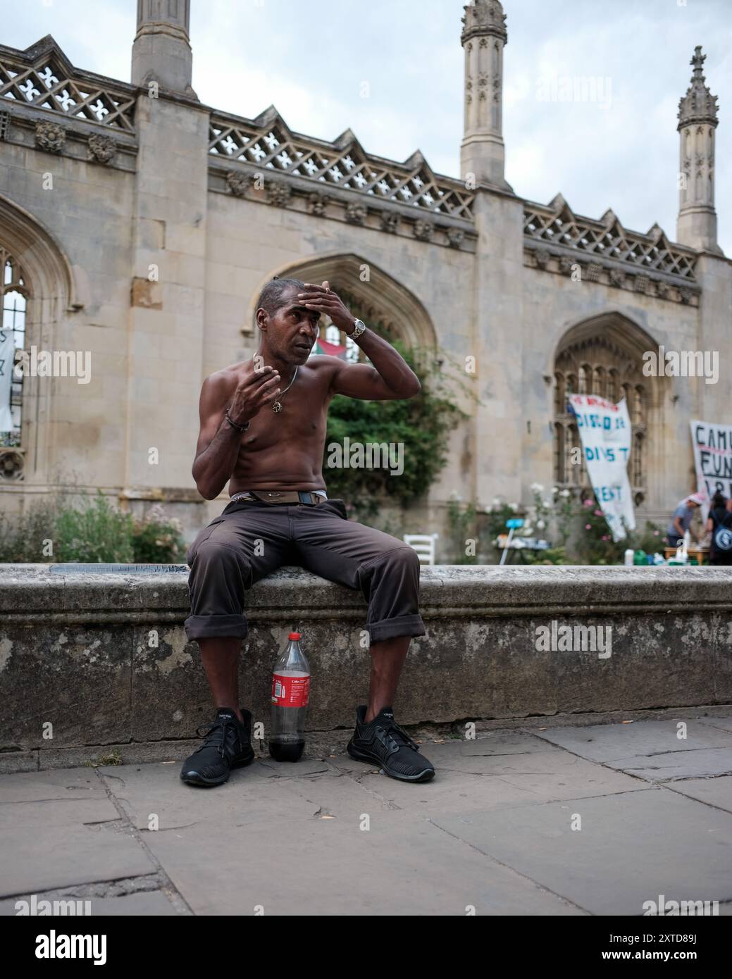 Ein Obdachloser auf der Straße in Cambridge, Großbritannien Stockfoto