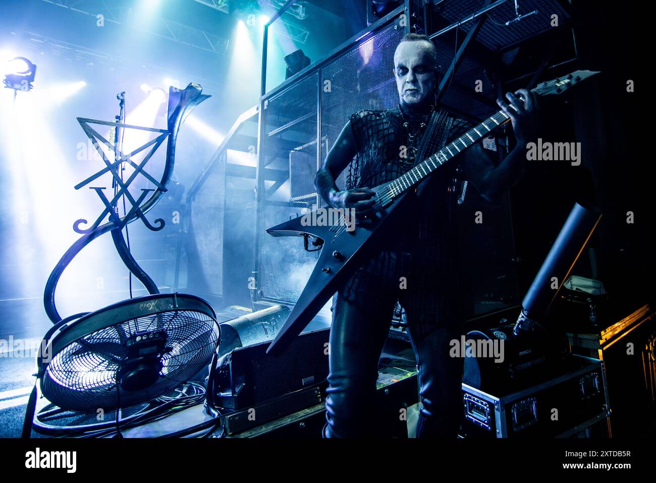 Nergal, auch bekannt als Adam Darski, tritt am 13. August 2024 mit Behemoth während der O Father, O Svmmer, O Tour bei Phänomen in Fontaneto D’agogna in Italien auf (Foto: Alberto Gandolfo/NurPhoto). Quelle: NurPhoto SRL/Alamy Live News Stockfoto