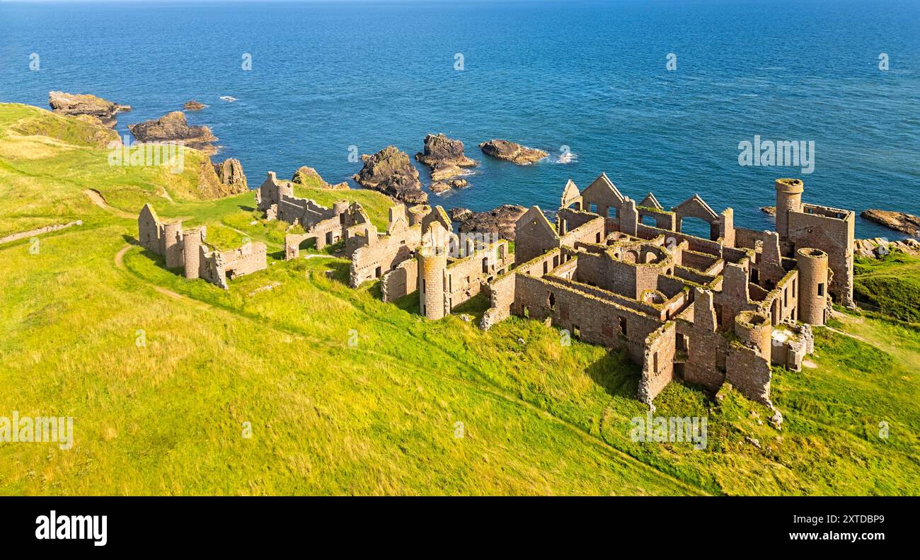 Slains Castle Cruden Bay Aberdeenshire Schottland Sommersonne über den Ruinen des Gebäudes Stockfoto