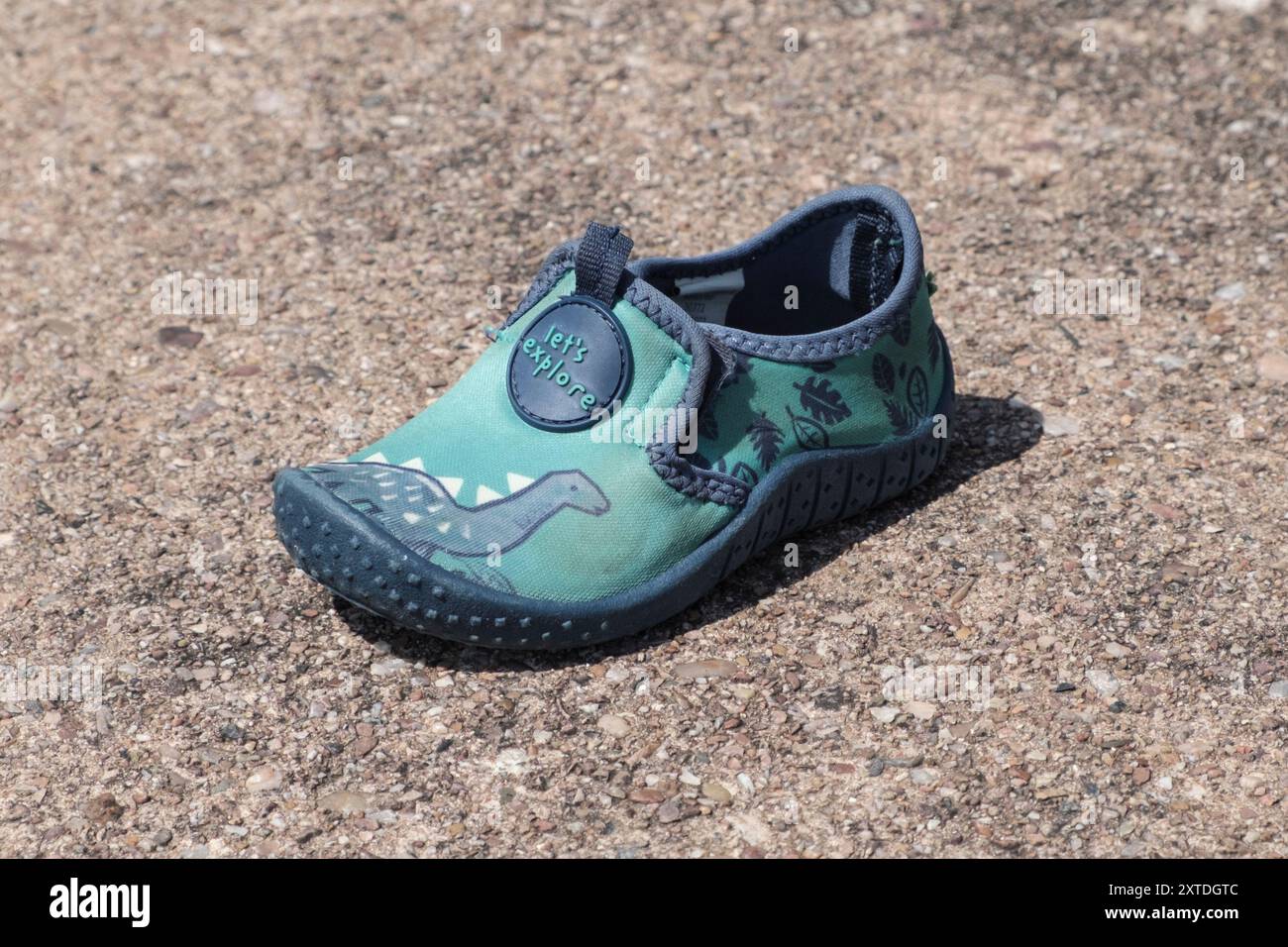 Um Seaton herum, eine kleine Küstenstadt im Süden von Devon. Ein kleines Kind hat den Schuh verloren. Stockfoto Um Seaton herum, eine kleine Küstenstadt im Süden von Devon. Ein kleines Kind hat den Schuh verloren. Stockfoto