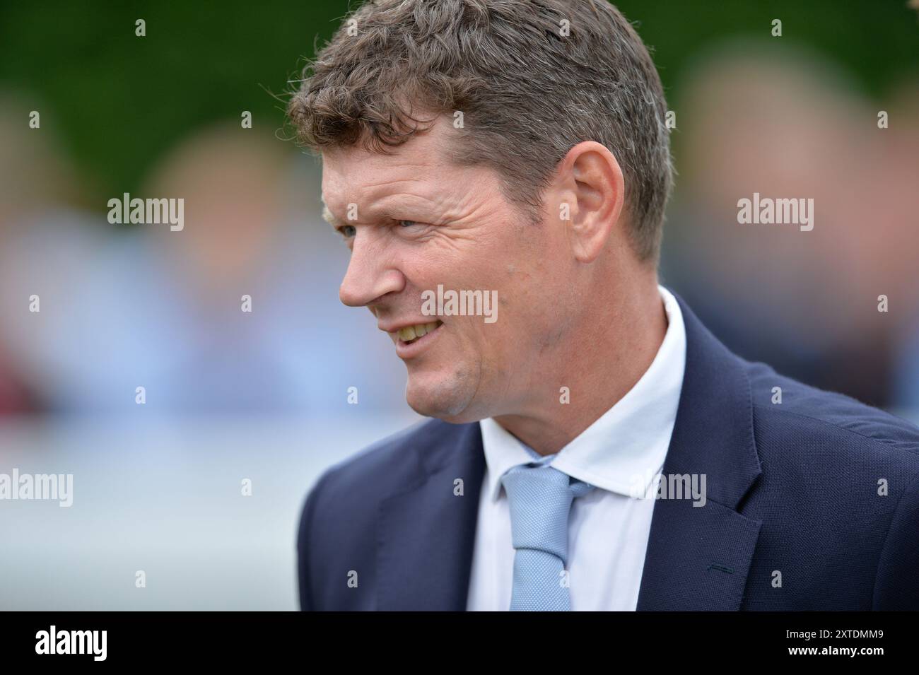 Trainer Andrew Balding After New Century Reiten von Oisin Murphy gewinnt die 15:30 britischen Hengstgestüte EBF Stonehenge Stakes (gelistet) auf der Salisbury Racecourse, Salisbury Picture von Paul Blake/Alamy Images Stockfoto