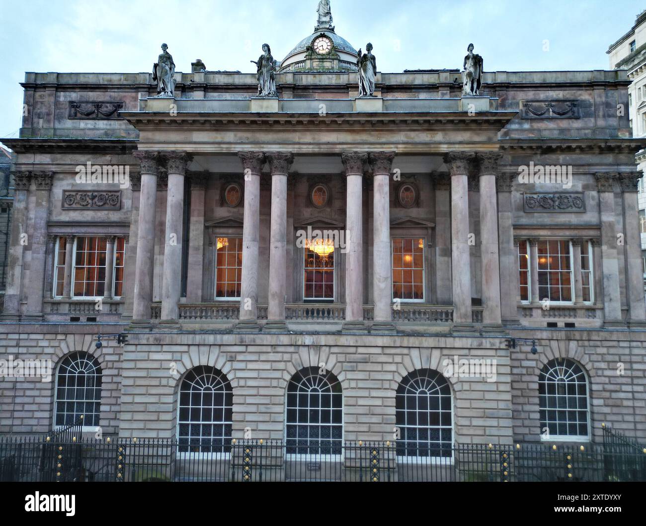 Erhöhtes Bild der Rückseite des Rathauses von Liverpool von Exchange Flags Stockfoto