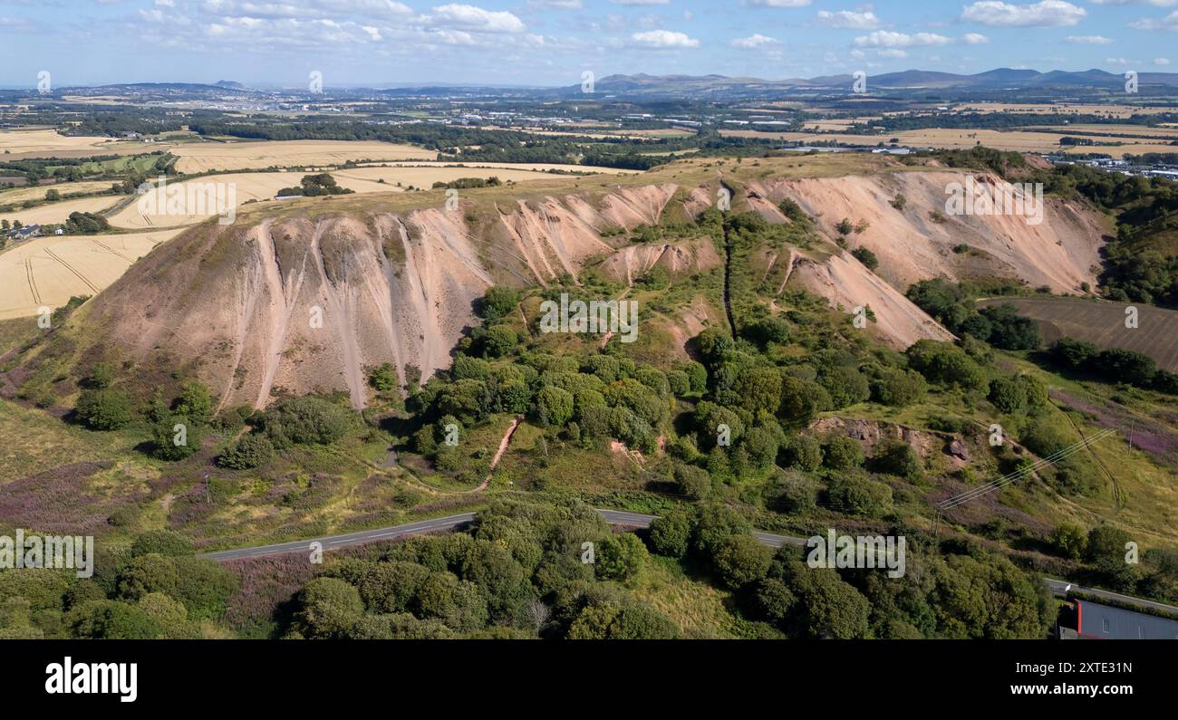 Drohnenansicht von Greendyke Shale bing, Broxburn, West Lothian, Schottland Stockfoto