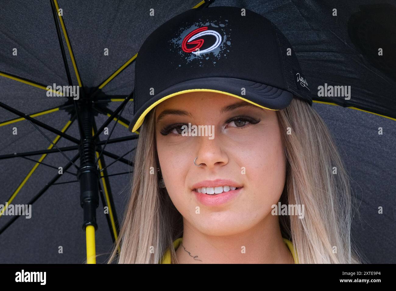 Schirm Girls posiert während der FIM Motul Superbike World Championship - Runde 04 - Emilia Romagna Round auf dem Marco Simoncelli World Circuit in Misa Stockfoto