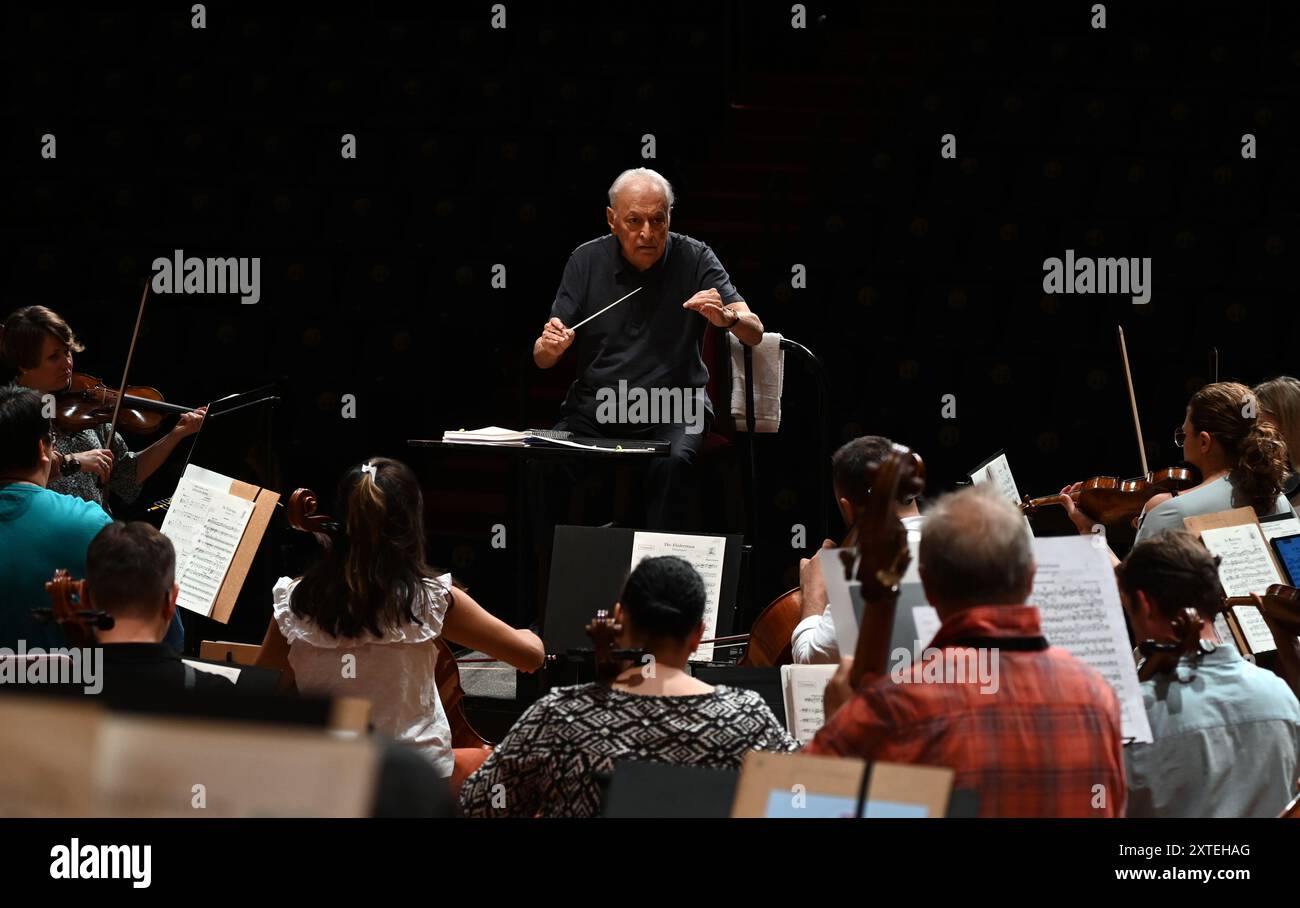 Mumbai, Indien. August 2024. MUMBAI, INDIEN - 14. AUGUST: Indischer Dirigent der westlichen Klassik und Musikdirektor des Israel Philharmonic Orchestra (IPO) Zubin Mehta während der Probe des Symphony Orchestra im National Centre for the Performing Arts (NCPA) am 14. August 2024 in Mumbai, Indien. (Foto: Raju Shinde/Hindustan Times/SIPA USA) Credit: SIPA USA/Alamy Live News Stockfoto