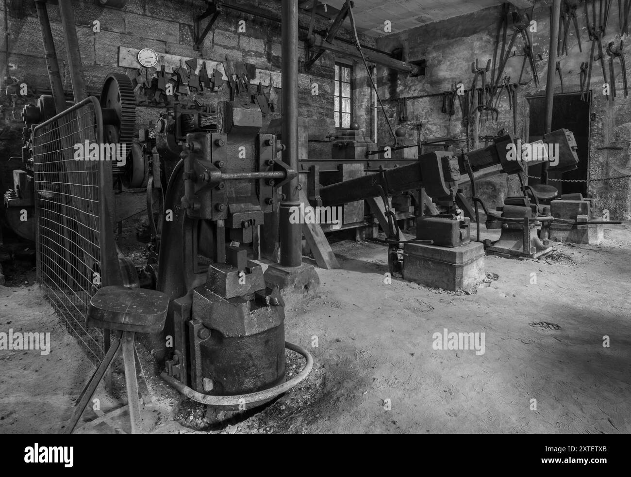 Werkstatt einer historischen Hammermühle. Stockfoto