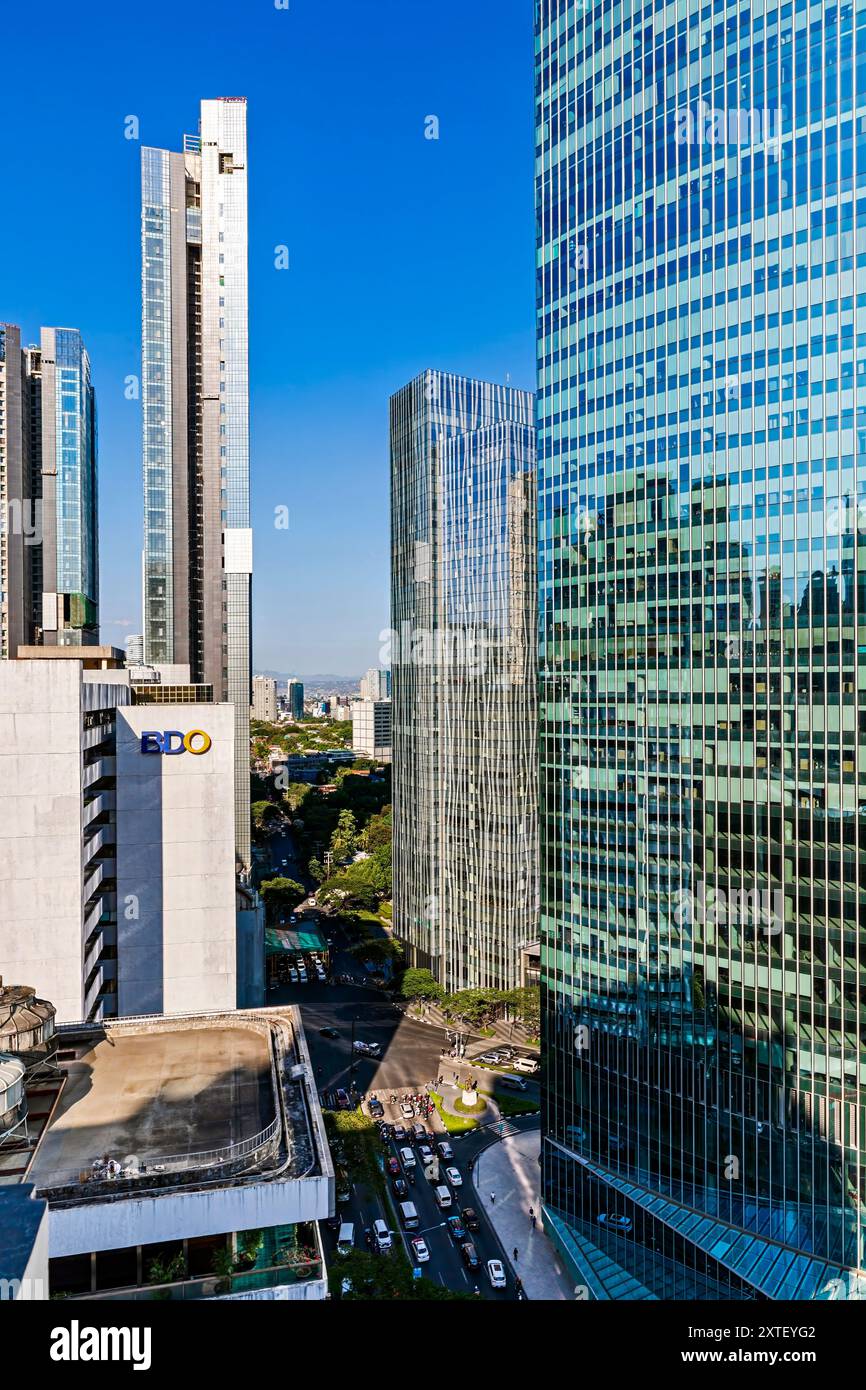 Makati Stadtlandschaft, Gebäude, Architektur und Skyline rund um Ayala Triangle, Manila, Philippinen Stockfoto