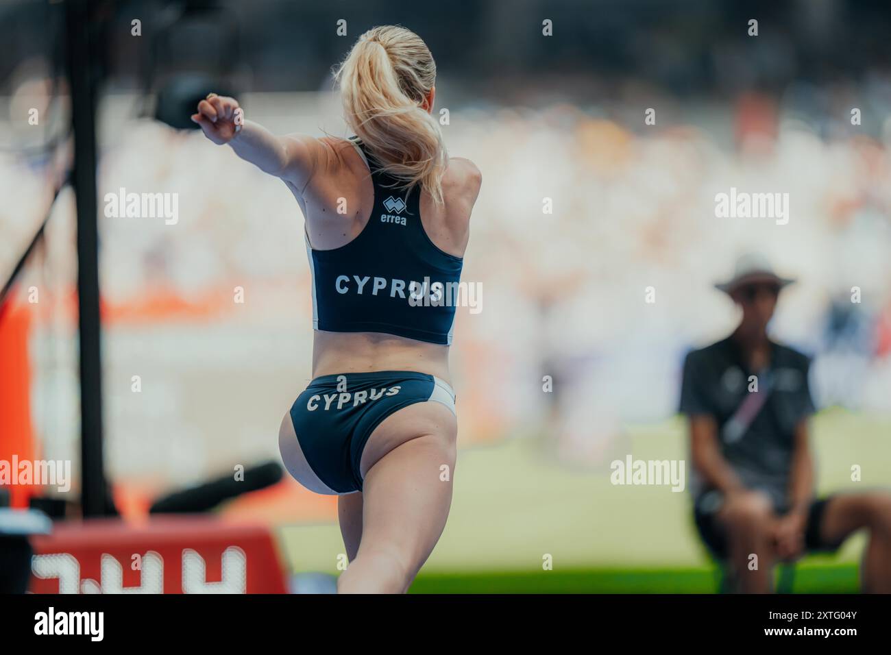 Elena Kulichenko nahm am Hochsprung der Olympischen Spiele 2024 in Paris Teil. Stockfoto