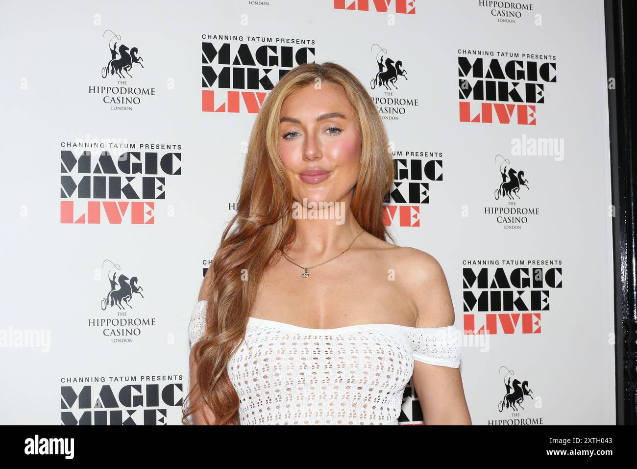Patsy Field nimmt an der Sommersoiree „Love Island“ bei „Magic Mike Live“ Teil, die im Londoner Hippodrome stattfindet. Stockfoto