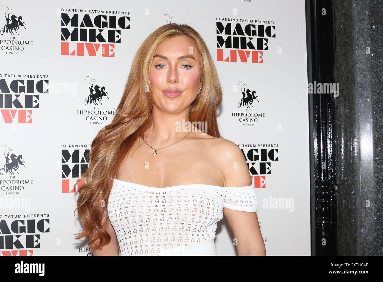 Patsy Field nimmt an der Sommersoiree „Love Island“ bei „Magic Mike Live“ Teil, die im Londoner Hippodrome stattfindet. Stockfoto