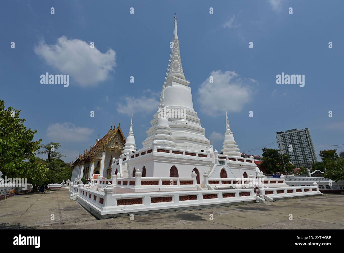 Das in der frühen Ayutthaya-Zeit erbaute Wat Khemaphitaram Rajaworaviharn, früher Wat Khema oder Wat Khen Ma, ist ein königliches Kloster der 2. Klasse Stockfoto