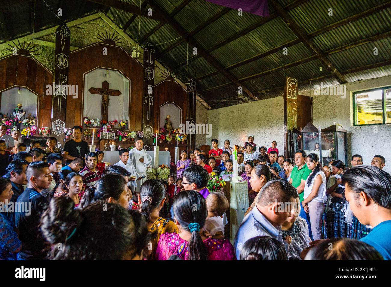 Feier von Gemeindehochzeiten in Lancetillo, La Parroquia, Reyna, Quiche, Guatemala, Mittelamerika Stockfoto