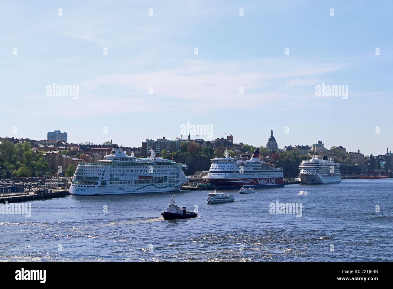 Fährschiffe im Hafen von Stockholm Stockfoto