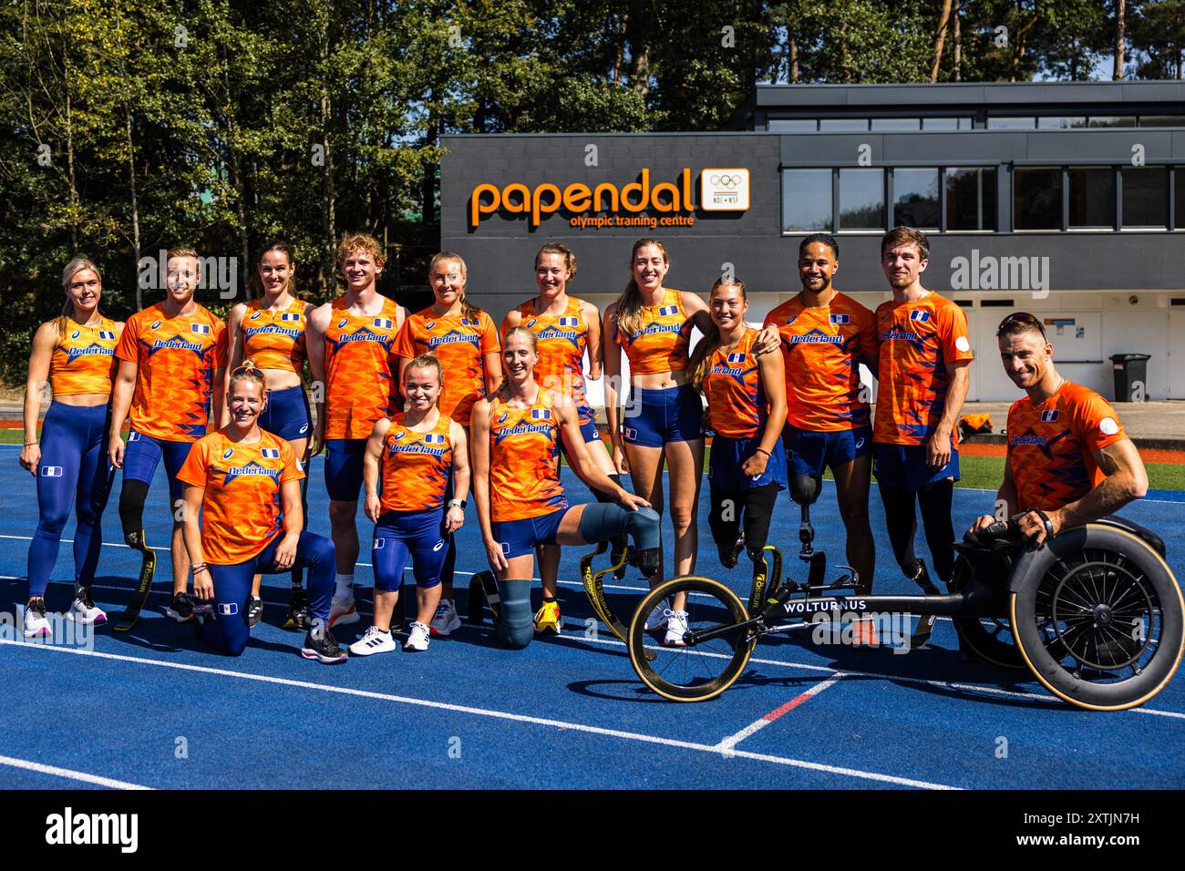 ARNHEIM - 15.08.2024, das paralympische Leichtathletikteam für Paris. 14 niederländische Athleten werden während der 17. Ausgabe der Paralympischen Spiele antreten. ANP ROB ENGELAAR Stockfoto