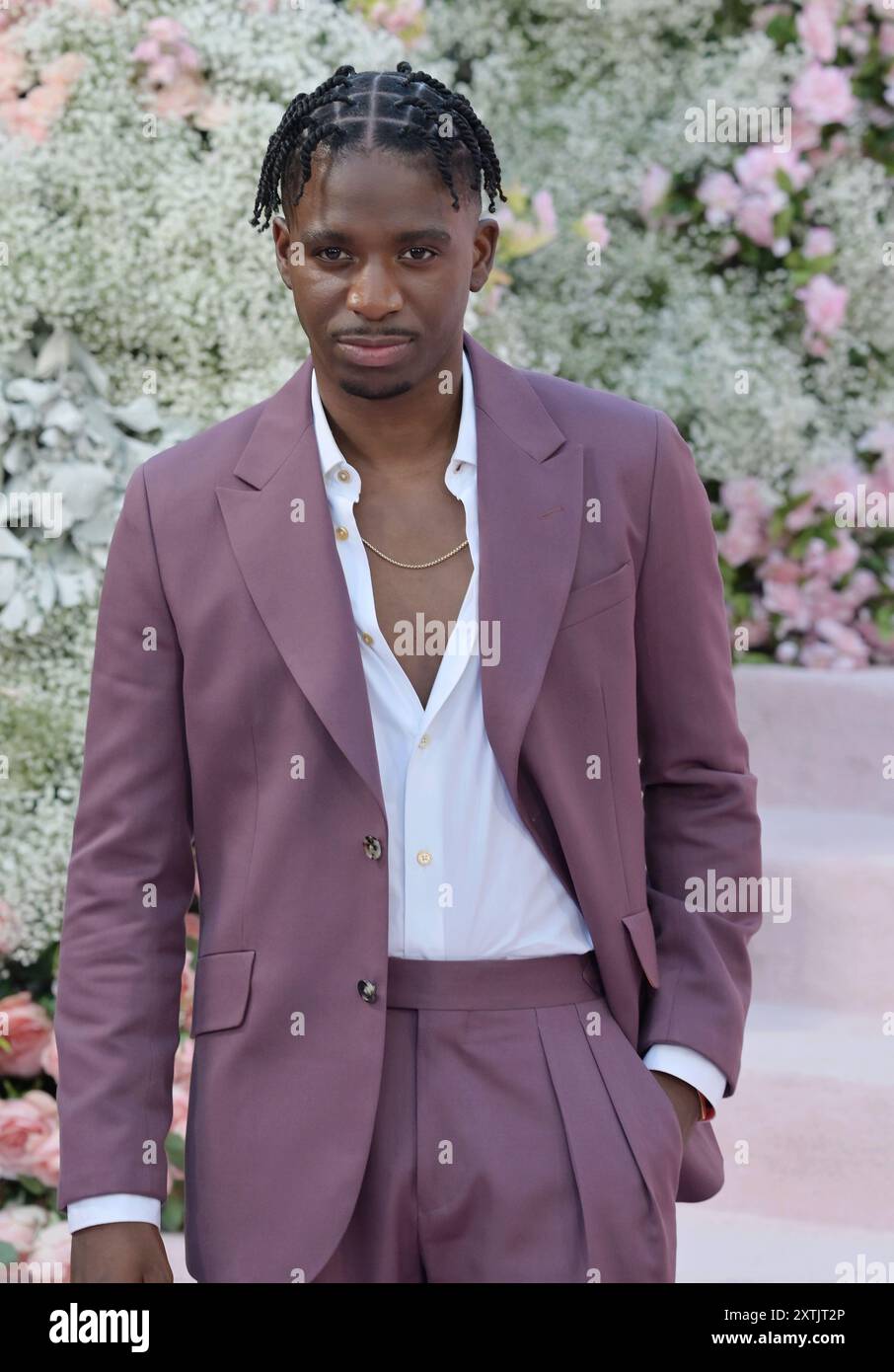 LOS ANGELES, KALIFORNIEN – 14. AUGUST: Samuel Arnold nimmt an der Premiere von Netflix's 'Emily in Paris' Staffel 4 Part 1 im Egyptian Theatre Hollywoo Teil Stockfoto