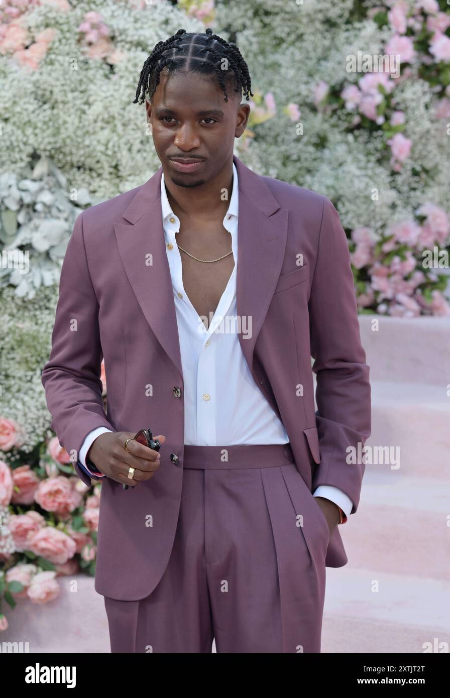 LOS ANGELES, KALIFORNIEN – 14. AUGUST: Samuel Arnold nimmt an der Premiere von Netflix's 'Emily in Paris' Staffel 4 Part 1 im Egyptian Theatre Hollywoo Teil Stockfoto