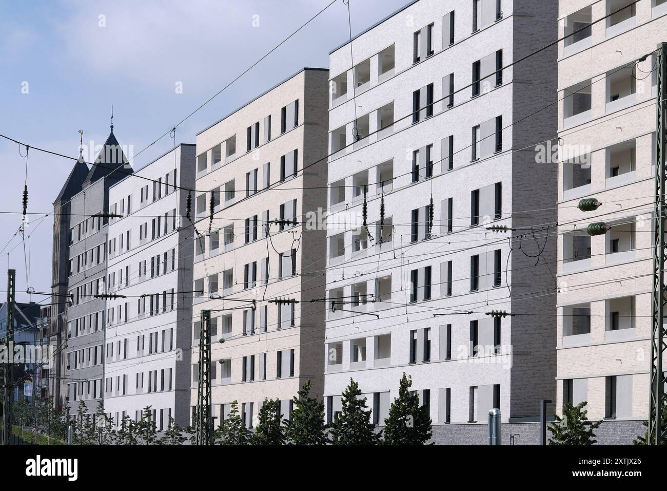 Düsseldorf 15.08.2024 Wohnungen Wohnungsnot Mietswohnung Mieten Mietpreis soziale Wohnungsbau Sozialwohnung Immobilien Wohnraummangel Wohnung Baustelle Neubau Mehrfamilienhaus Mietshaus Miete Mietspiegel Mietpreisspiegel Immobilie Wohnungsmangel Baustau Wohnimmobilie Wohnungsimmobilien Mietpreise Altbau Leerstand Baumaterial Baustoffe Ballungsgebiet bezahlbarer Wohnraum CO2-Preis CO2 Bundes-Klimaschutzgesetz Heizen Heizung Klimapaket Mieter Vermieter Mietpreisbremse Klimasteuer Energiewende Büro Büros Homeoffice Home-Office Konjunkturpaket Grundsteuerreform Grundsteuererklärung Wohngeld Wohnu Stockfoto