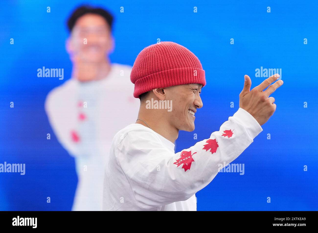 Canada's Philip "Phil Wizard" Kim, of Vancouver, B.C., looks on as France's Dany Dann, not shown, competes in the round robin stage of the breaking event during the Paris Summer Olympics in Paris, Saturday, Aug. 10, 2024. (Christinne Muschi/The Canadian Press via AP) Stockfoto
