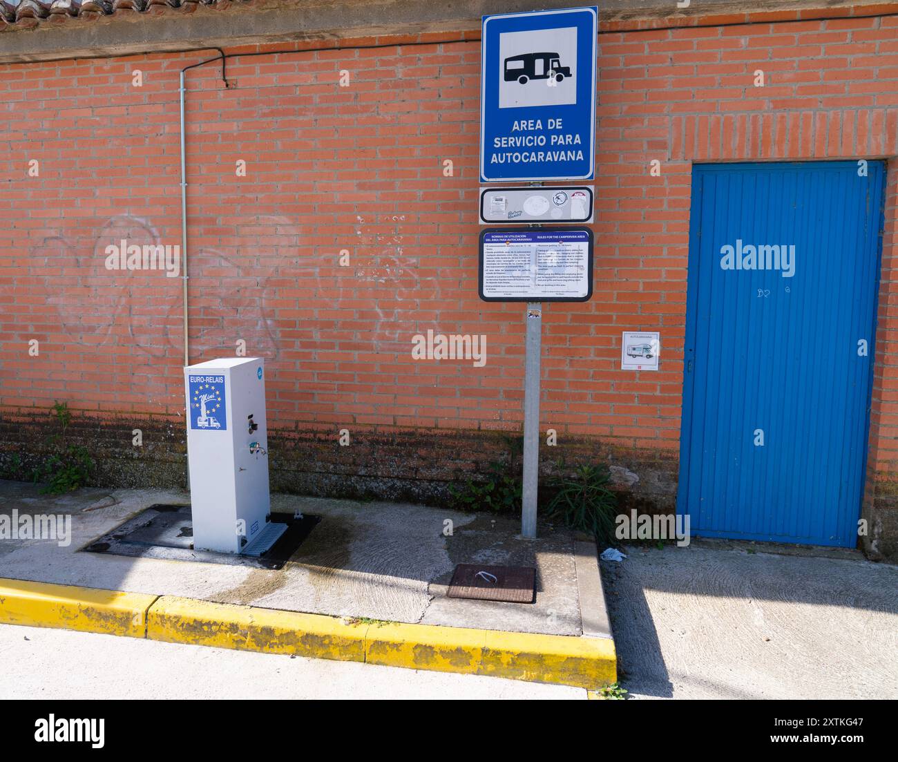 Servicepunkt für Wohnmobile und Wohnmobile Parkplatz Carrion de los Condes, Castile and Leon, Spanien Stockfoto