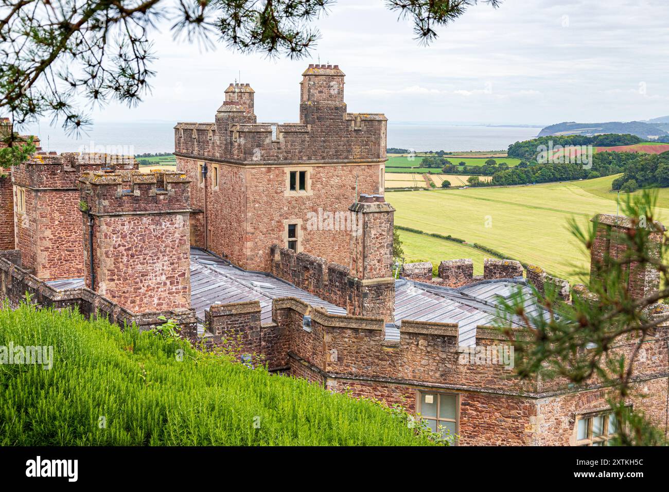 Der Blick von Dunster Castle in Richtung Bristol Channel, Dunster, Somerset, England, Großbritannien Stockfoto