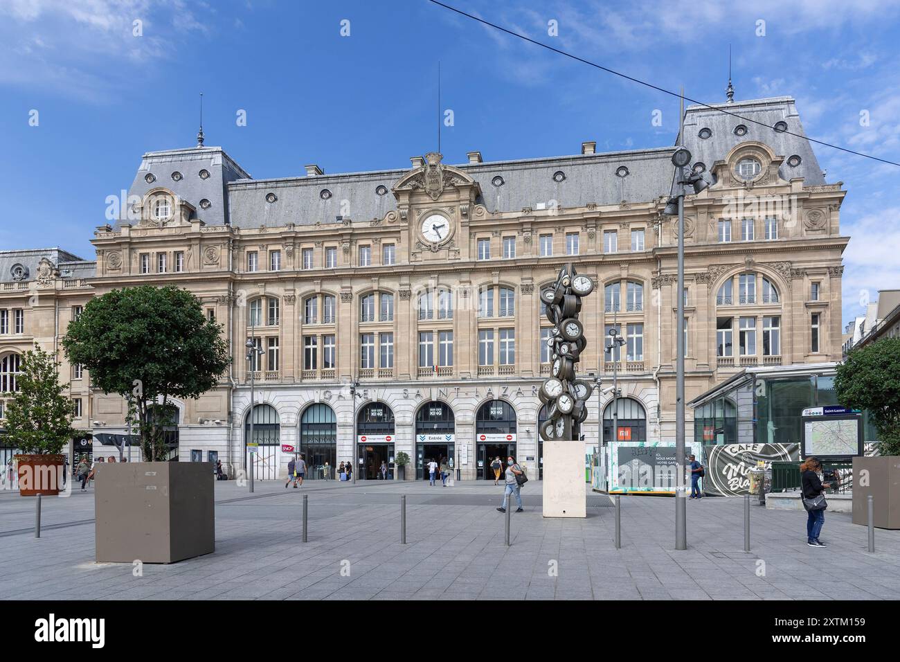 Paris, Frankreich - Blick auf den Gare Saint-Lazare, einer der sieben großen Hauptbahnhöfe termini in Paris. Stockfoto