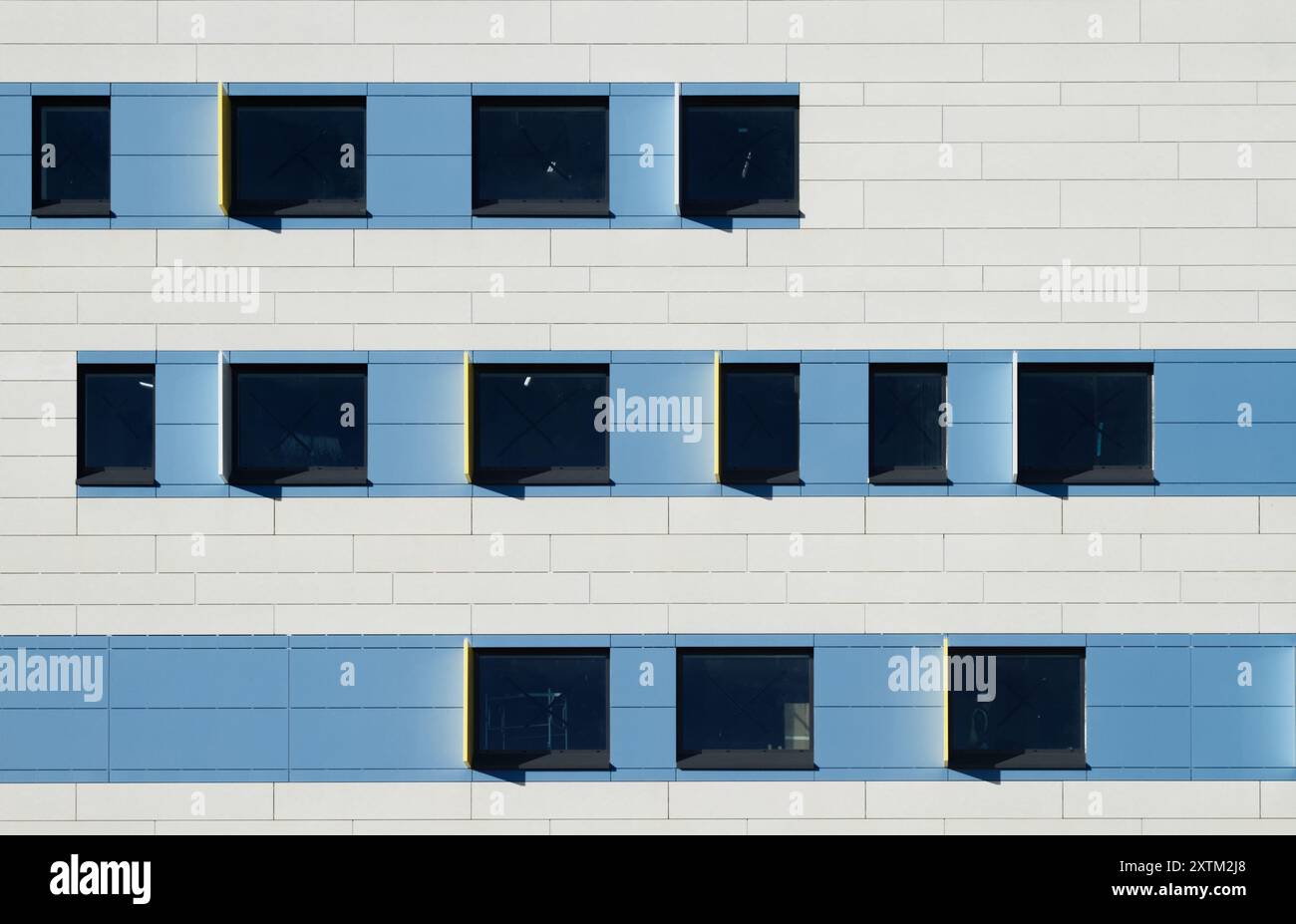 Fenster vor der Besetzung im New BEACH Building, Geburten, Notfälle und Critical Care am Royal Bournemouth Hospital, Großbritannien Stockfoto