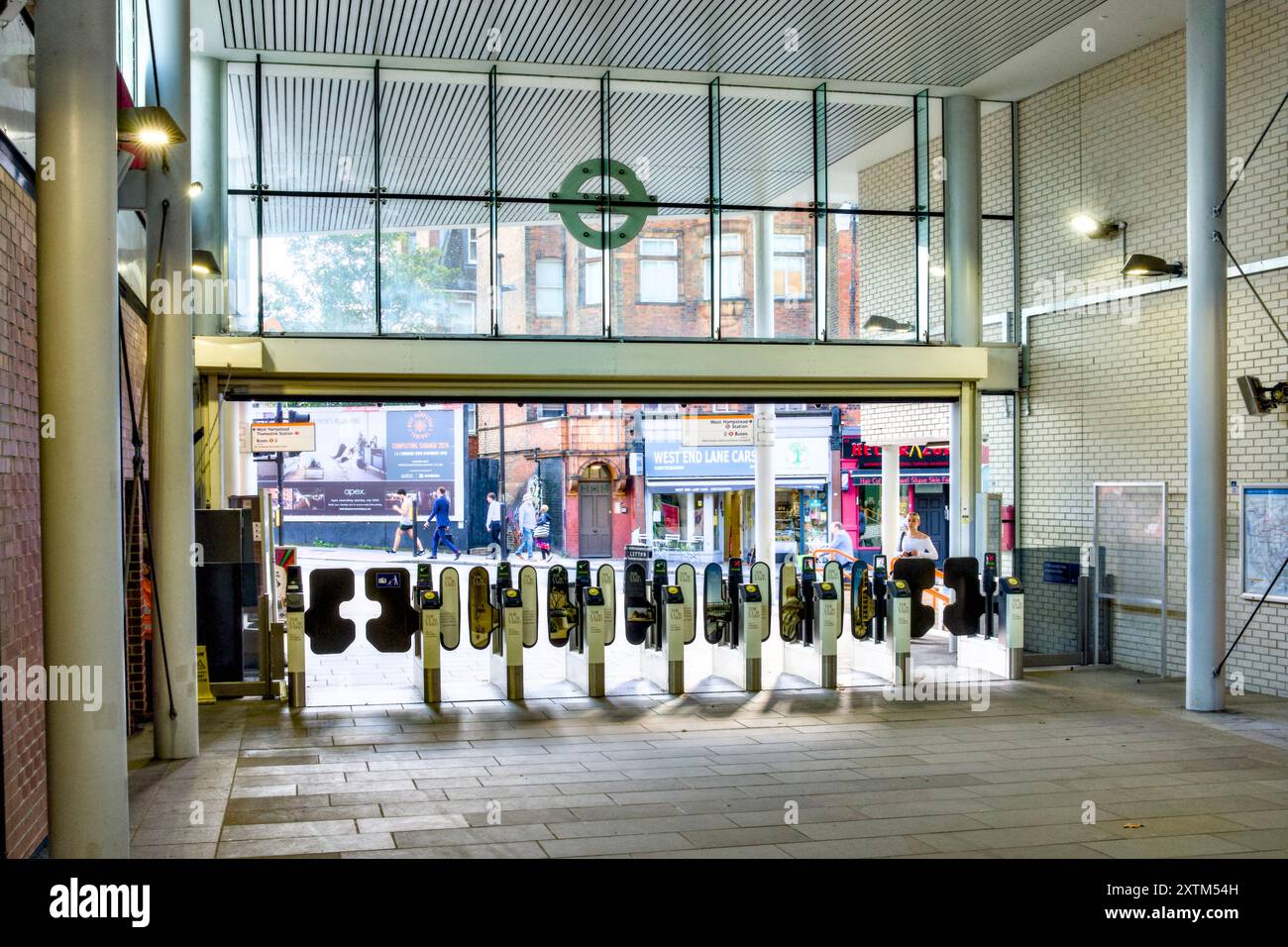 West Hampstead Overground Station, Borough of Camden, London, England, Großbritannien Stockfoto