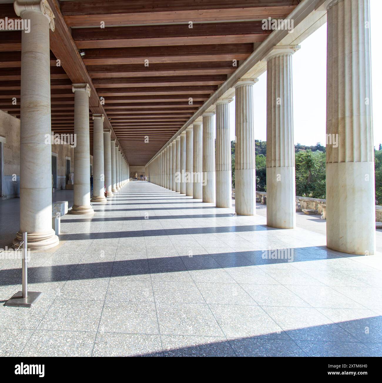 STOA von Attalos: Majestätische hellenistische Architektur in der Agora von Athen, in der sich das Museum der antiken Agora unter der Akropolis befindet Stockfoto