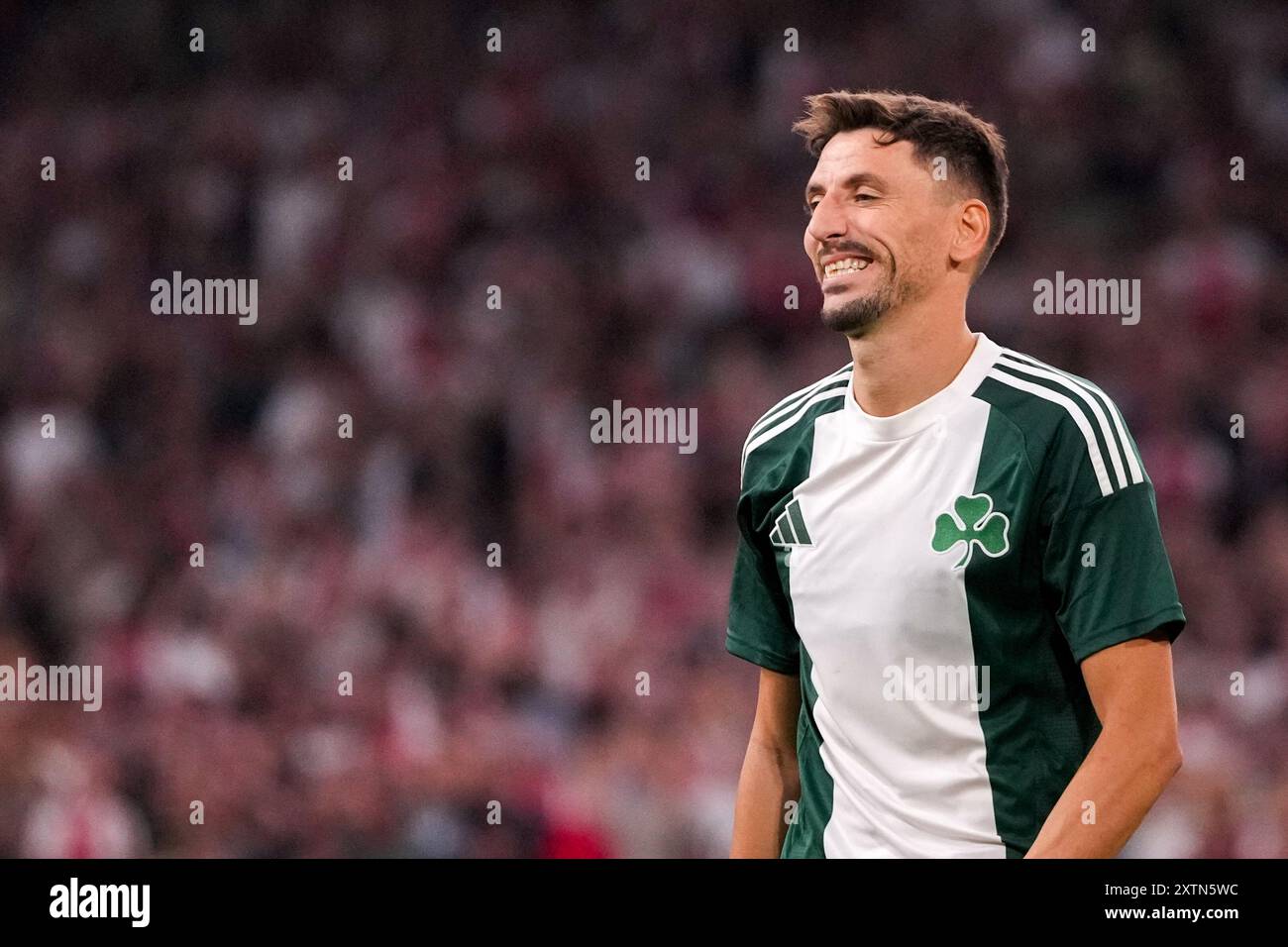 Amsterdam, Niederlande. August 2024. AMSTERDAM, NIEDERLANDE - 15. AUGUST: Filip Mladenovic von Panathinaikos FC sieht nach einem verpassten Elfmeterschuss beim Spiel der dritten Qualifikationsrunde der UEFA Champions League im 2. Leg zwischen AFC Ajax und Panathinaikos FC am 15. August 2024 in der Johan Cruijff Arena in Amsterdam, Niederlande, aus. (Foto von Patrick Goosen/Orange Pictures) Credit: Orange Pics BV/Alamy Live News Stockfoto