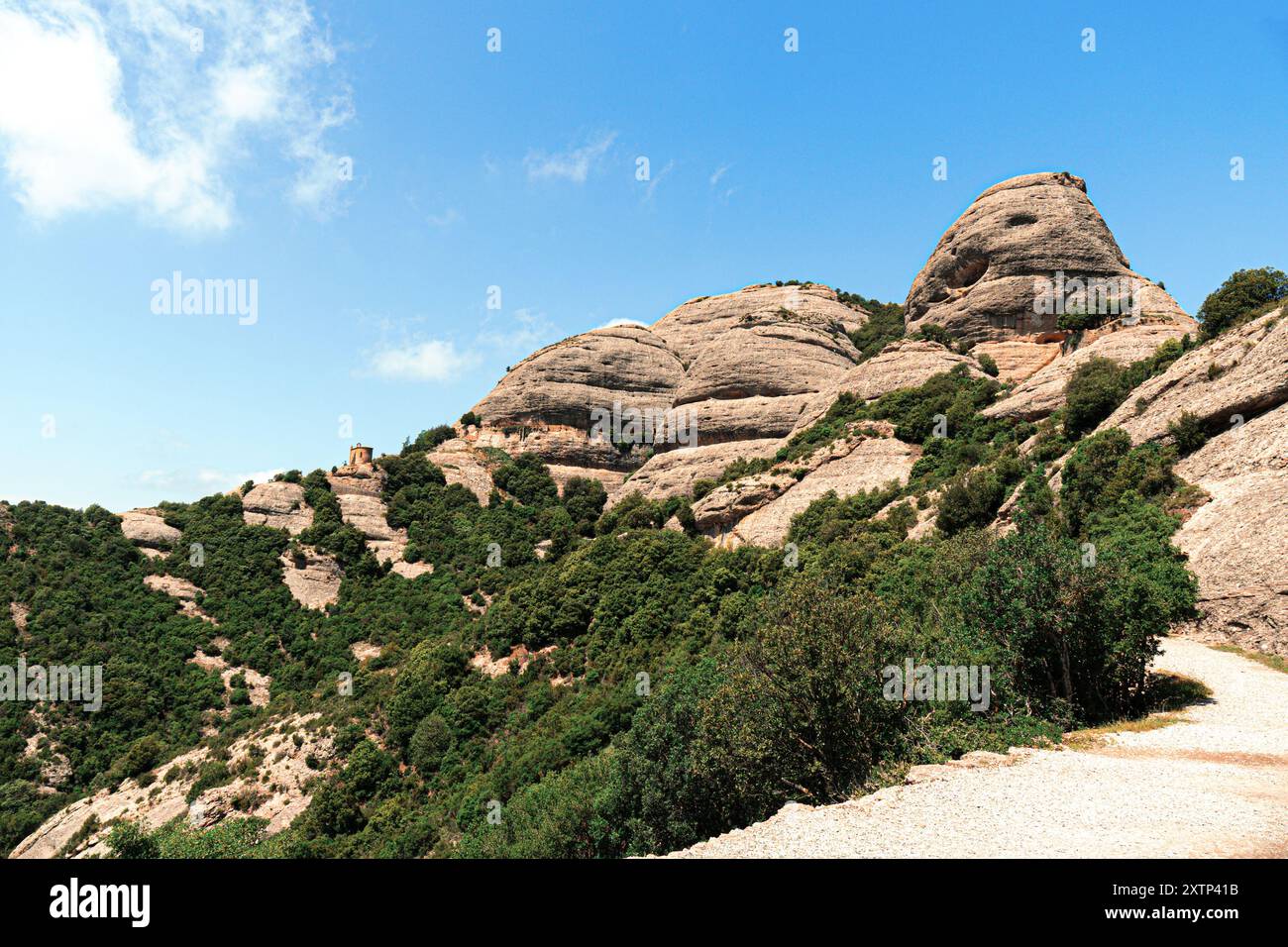 Felsformation des Montserrat-Gebirges in Katalonien, Spanien. Felsige Hügel Stockfoto