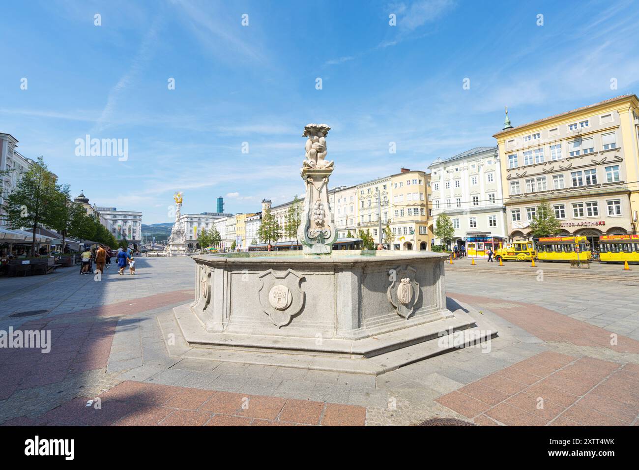 Linz, Österreich. August 2024. Der Neptunbrunnen auf dem Hauptplatz im Stadtzentrum Stockfoto