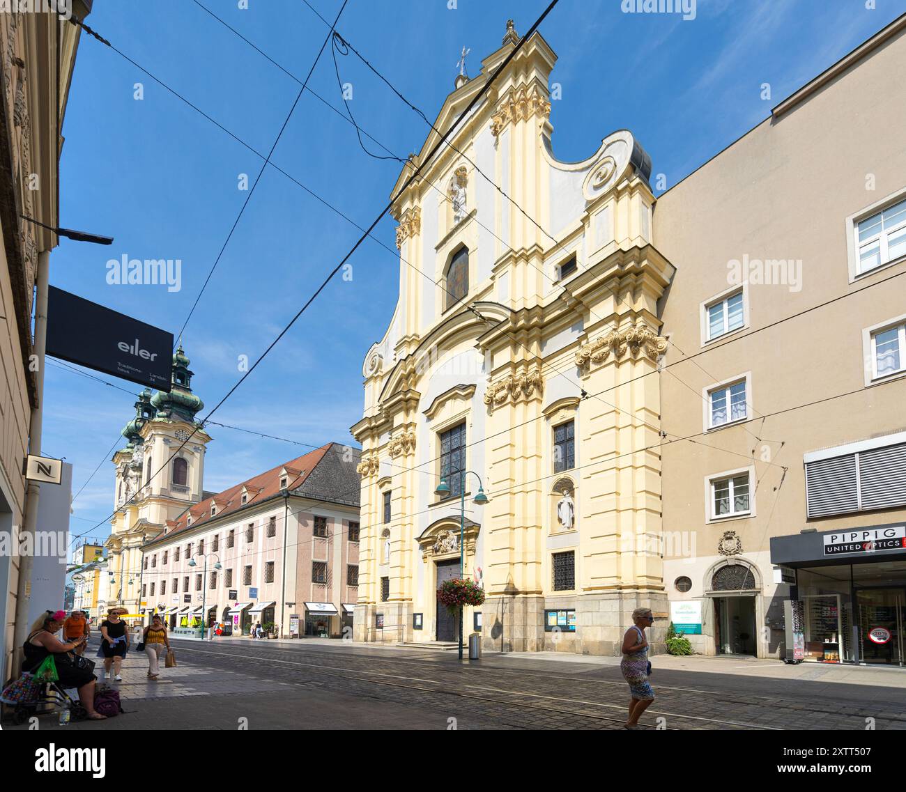 Linz, Österreich. August 2024. Das Karmeliterkloster in der zentralen Landstraße im Stadtzentrum Stockfoto