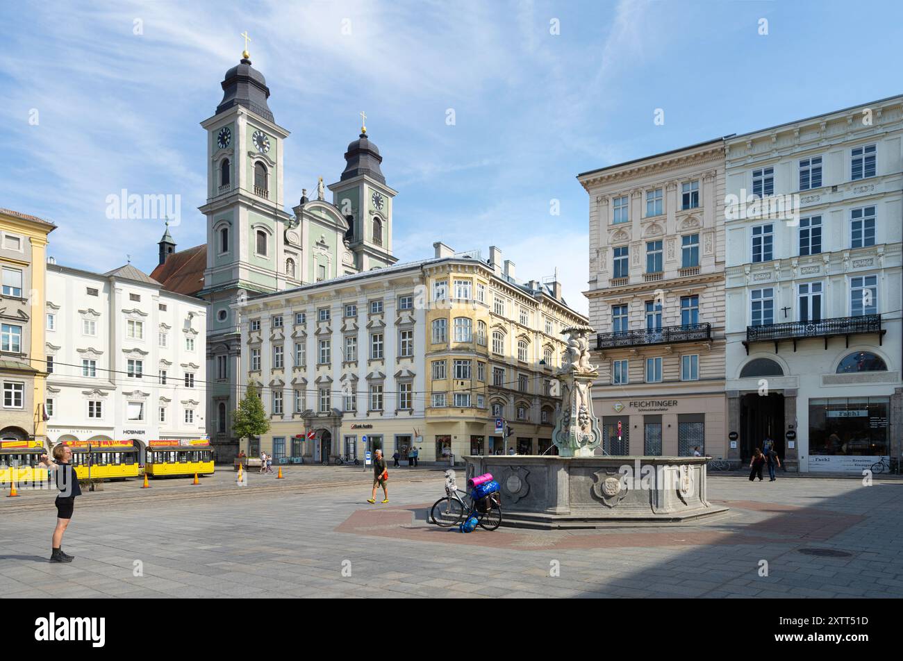 Linz, Österreich. August 2024. Der Neptunbrunnen auf dem Hauptplatz im Stadtzentrum Stockfoto