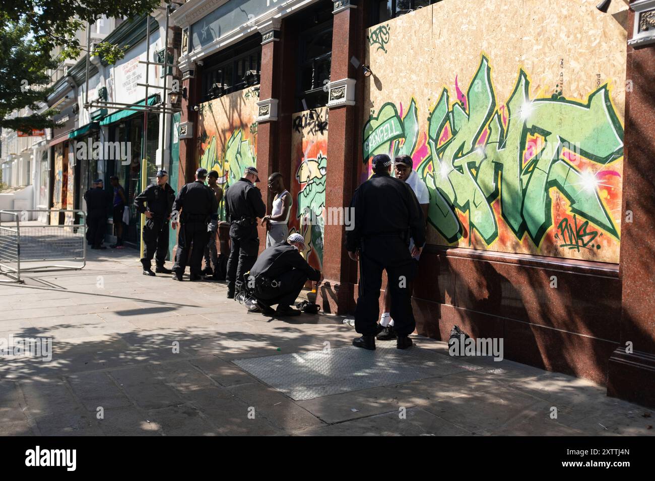Halten Sie an und suchen Sie am Notting Hill Carnival Stockfoto