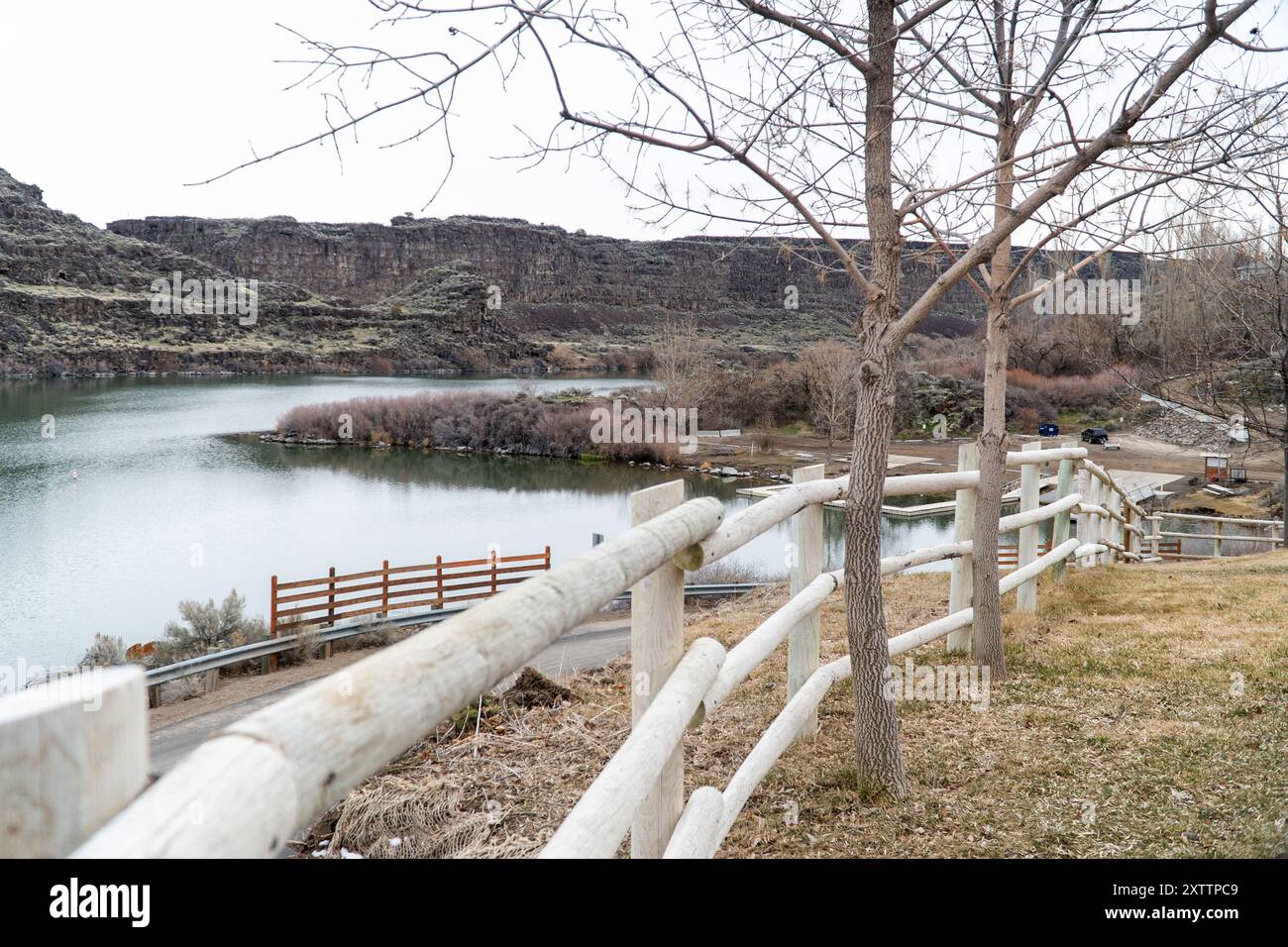 Im Sommer können Sie vor den Shoshone Falls parken Stockfoto