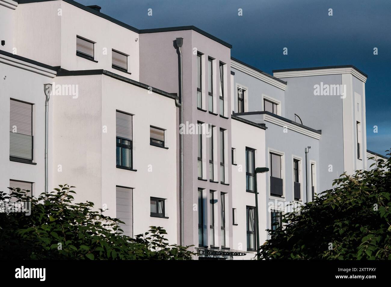 Düsseldorf 16.08.2024 Wohnungen Wohnungsnot Mietswohnung Mieten Mietpreis soziale Wohnungsbau Sozialwohnung Immobilien Wohnraummangel Wohnung Baustelle Neubau Mehrfamilienhaus Mietshaus Miete Mietspiegel Mietpreisspiegel Immobilie Wohnungsmangel Baustau Wohnimmobilie Wohnungsimmobilien Mietpreise Altbau Leerstand Baumaterial Baustoffe Ballungsgebiet bezahlbarer Wohnraum CO2-Preis CO2 Bundes-Klimaschutzgesetz Heizen Heizung Klimapaket Mieter Vermieter Mietpreisbremse Klimasteuer Energiewende Büro Büros Homeoffice Home-Office Konjunkturpaket Grundsteuerreform Grundsteuererklärung Wohngeld Wohnu Stockfoto