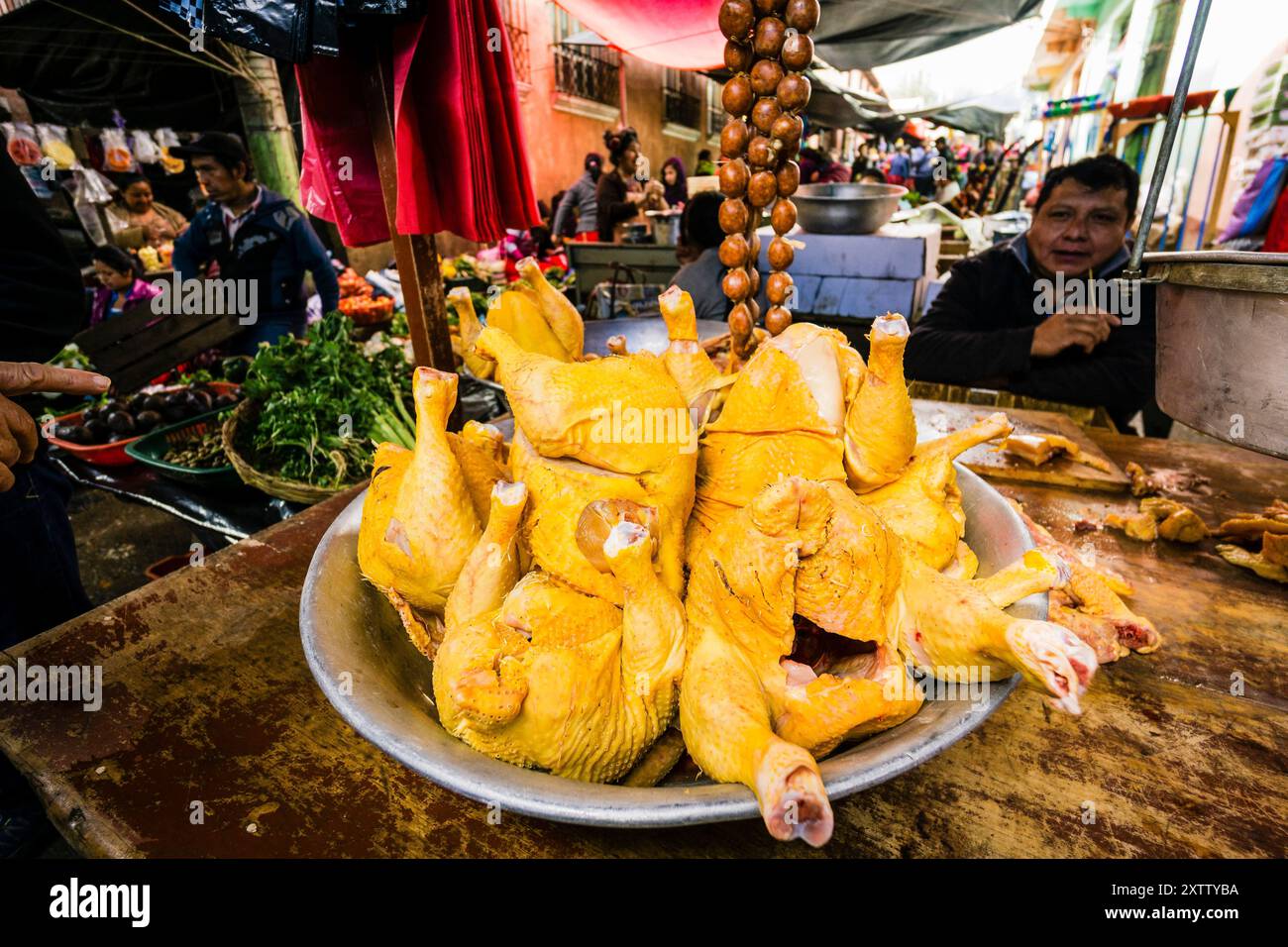 Huhn, Stadtmarkt, Santa María Nebaj, Departement El Quiché, Guatemala, Zentralamerika Stockfoto