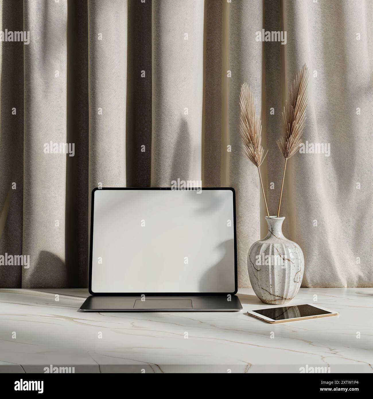 Foto-Modell des Geräts auf Sofa, Textil, Modell, moderner und ästhetischer Stil, Laptop-Modell beige Ästhetik Stockfoto