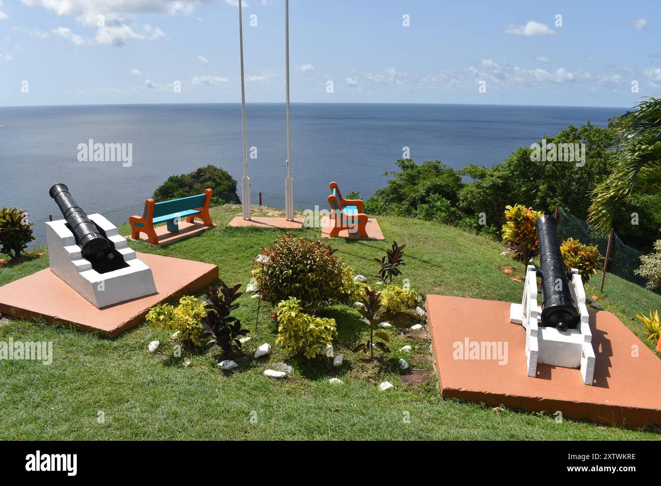 Blick von den Höhen von Campbleton Battery, Tobago mit Blick auf man O war Bay. Jetzt ein Picknickplatz, die Batterie verteidigte sich gegen Freibeuter. Stockfoto