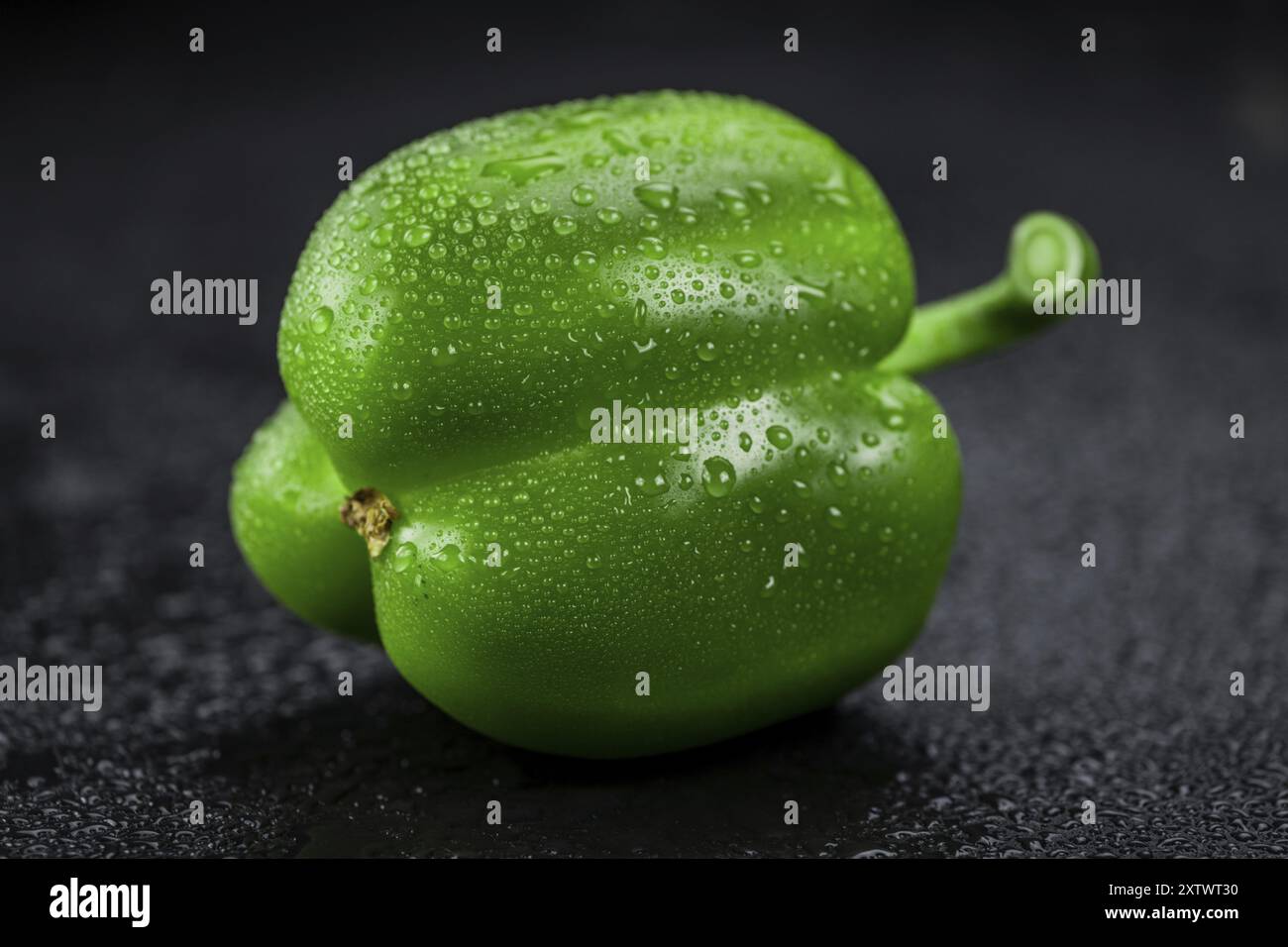 Paprika (grün) auf einem vintage Suche schiefer Tafel (selektive Fokus) Stockfoto