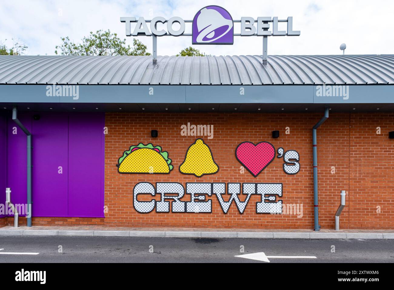 Taco Bell Fast Food Restaurant Schild oder Logo in Crewe Cheshire UK Stockfoto