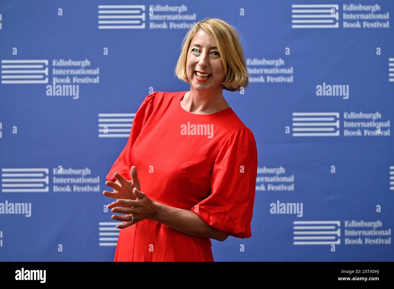 Edinburgh, Schottland, Großbritannien. August 2024. Edinburgh International Book Festival: Die schottische Autorin Jenny Colgan beim offiziellen Fotobesuch. Quelle: Craig Brown/Alamy Live News Stockfoto