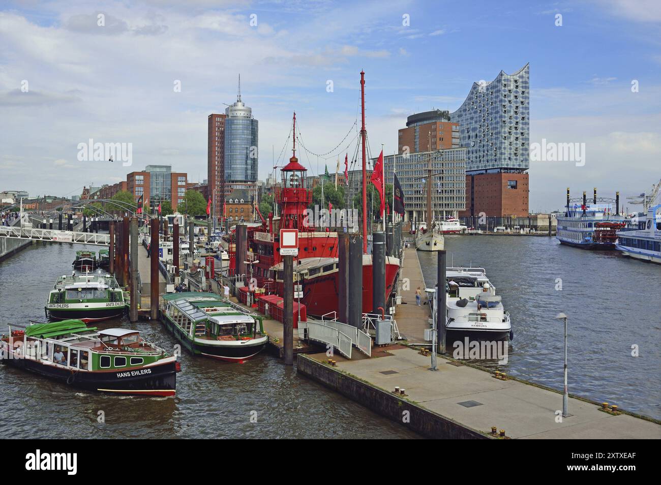 Europa, Deutschland, Hamburg, Elbe, HafenCity, Kehrwiederspitze, Columbus Haus, Hanseatic Trade Centre (HTC), Glasfassade, Rotunde, Elbphilharmonie Hal Stockfoto