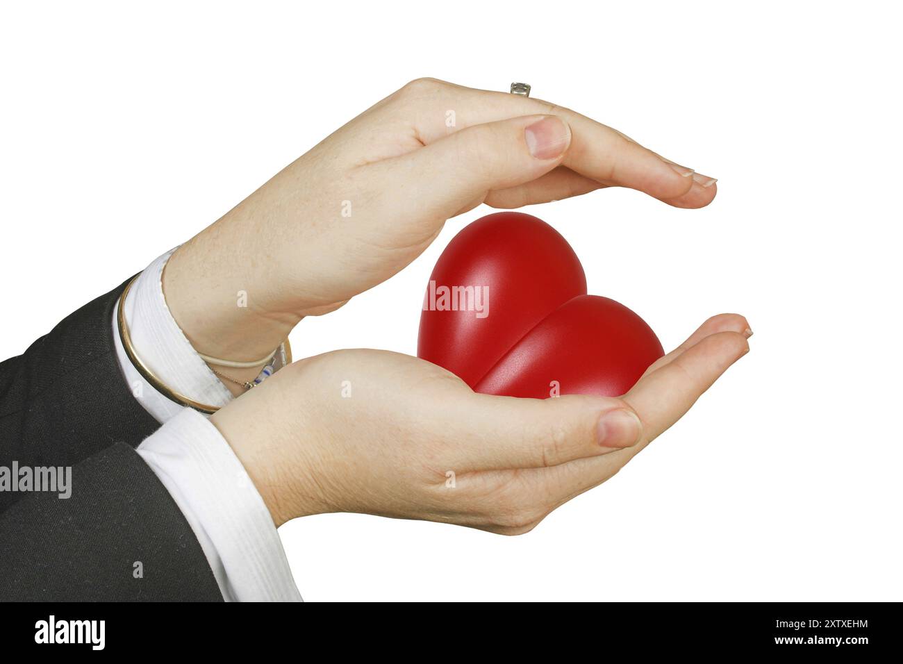 Herz, Organ, zwei Hände schützen ein Herz, Studio Stockfoto