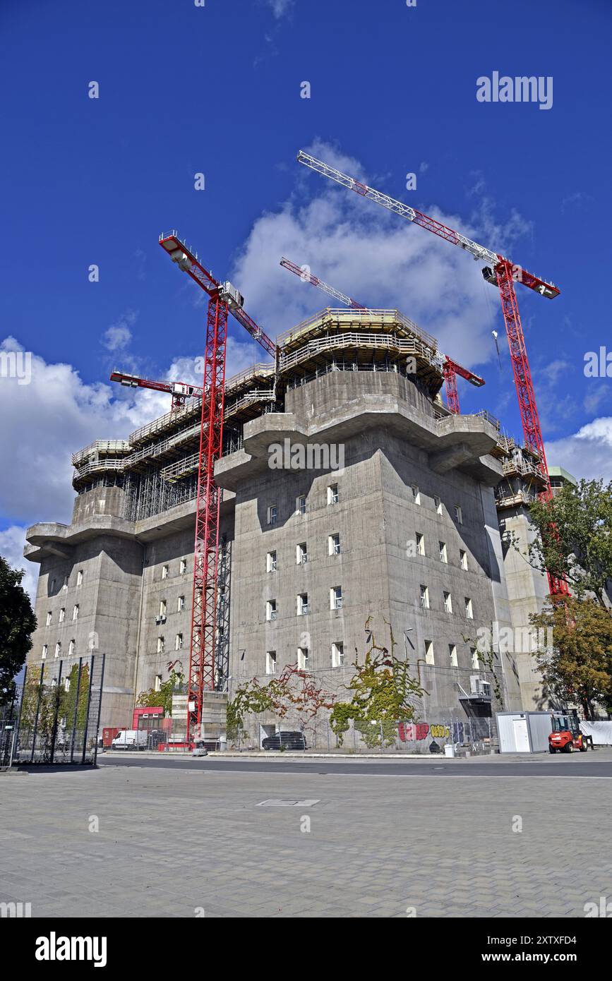 Europa, Deutschland, Hansestadt Hamburg, St. Pauli, ehemaliger Bunker an der Feldstraße, Bauarbeiten, Umbau und Erweiterung zu Hotel und Veranstaltung Stockfoto