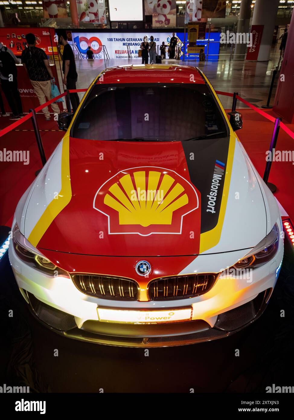 Eine Ausstellung von echten Autos ist in der Roadshow der Shell Motorsport Remote Car Collection enthalten. Stockfoto