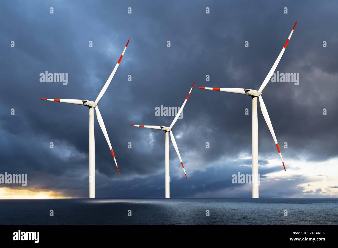 Drei Windkraftanlagen in der Nordsee, Gewitter, Windkraftanlage, Niedersachsen, Bundesrepublik Deutschland Stockfoto