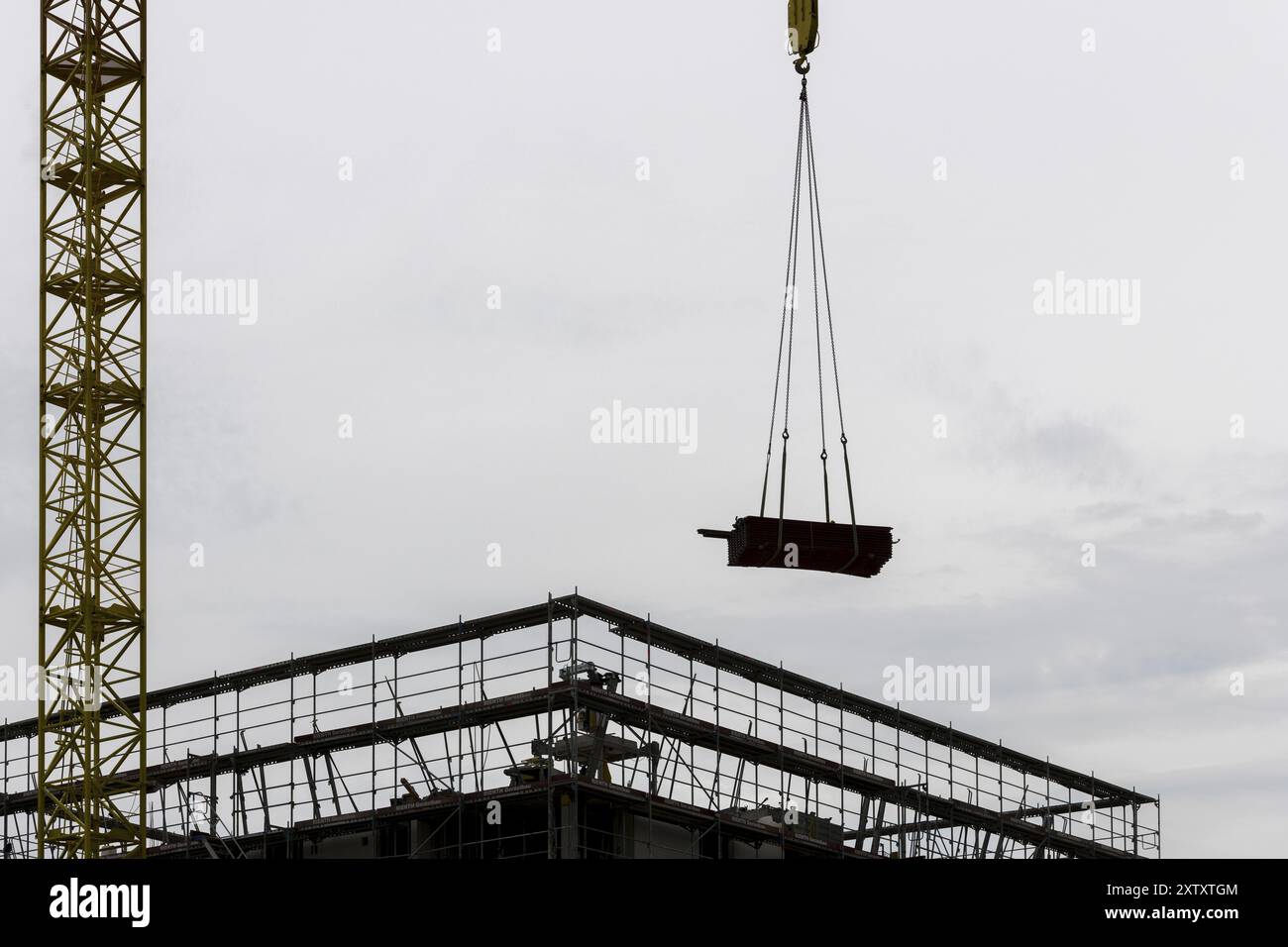 Wohnungsbau, Neubau, Neubaugebiet, Wohnblock, Baustelle, Kran, Baumaterial, Winnenden, Baden-Württemberg, GE Stockfoto